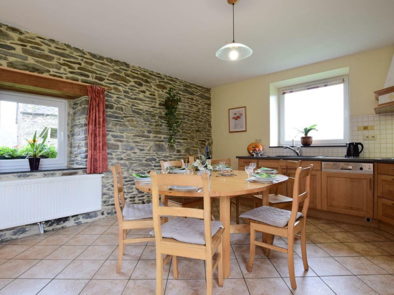Comfortable Cottage In Neufmoulin With Meadow View Houffalize Eksteriør bilde